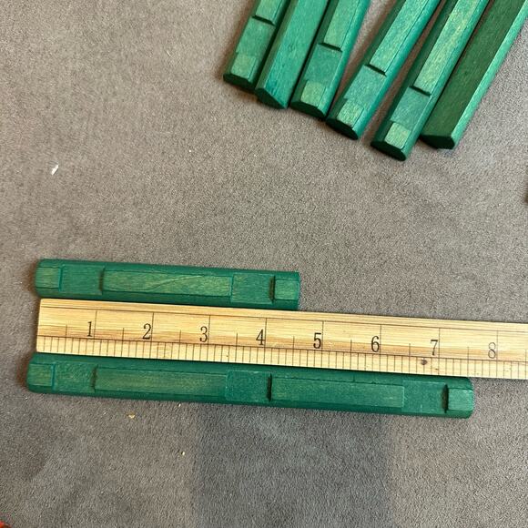 Vintage Lincoln Logs Lot of 22 Green Building Blocks Parts 2 and 3 Notch - Picture 3 of 3